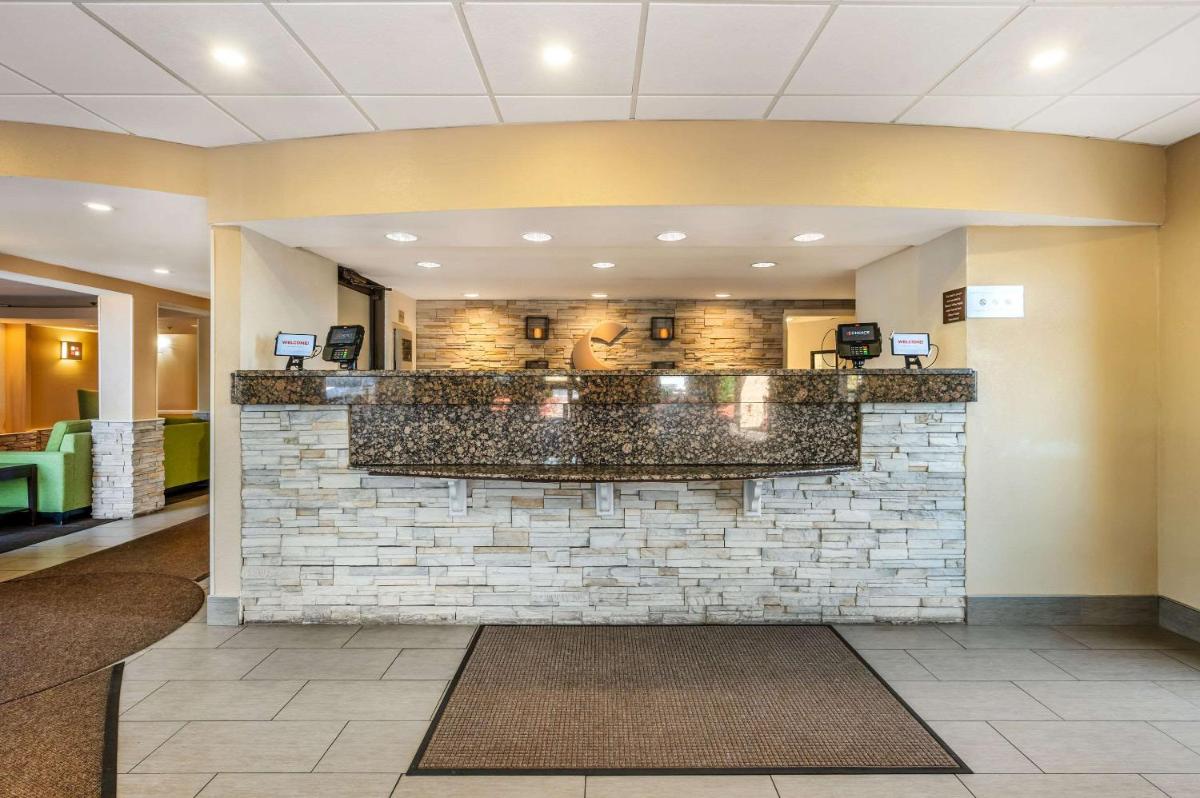 Comfort Inn & Suites East Hartford - Hartford - Housity