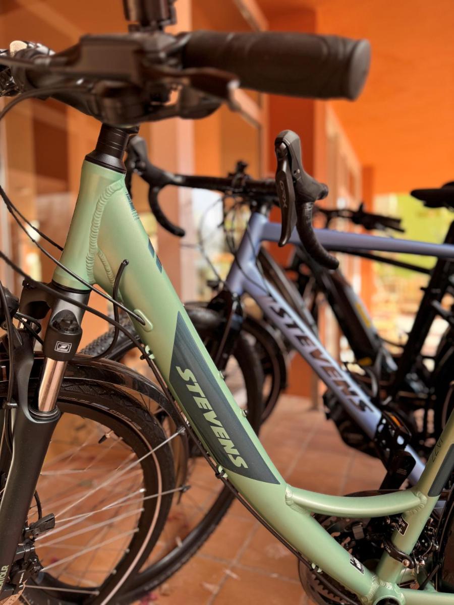 Montar en bicicleta en Bikini Island & Mountain Hotel Es Trenc -Adults only- o alrededores