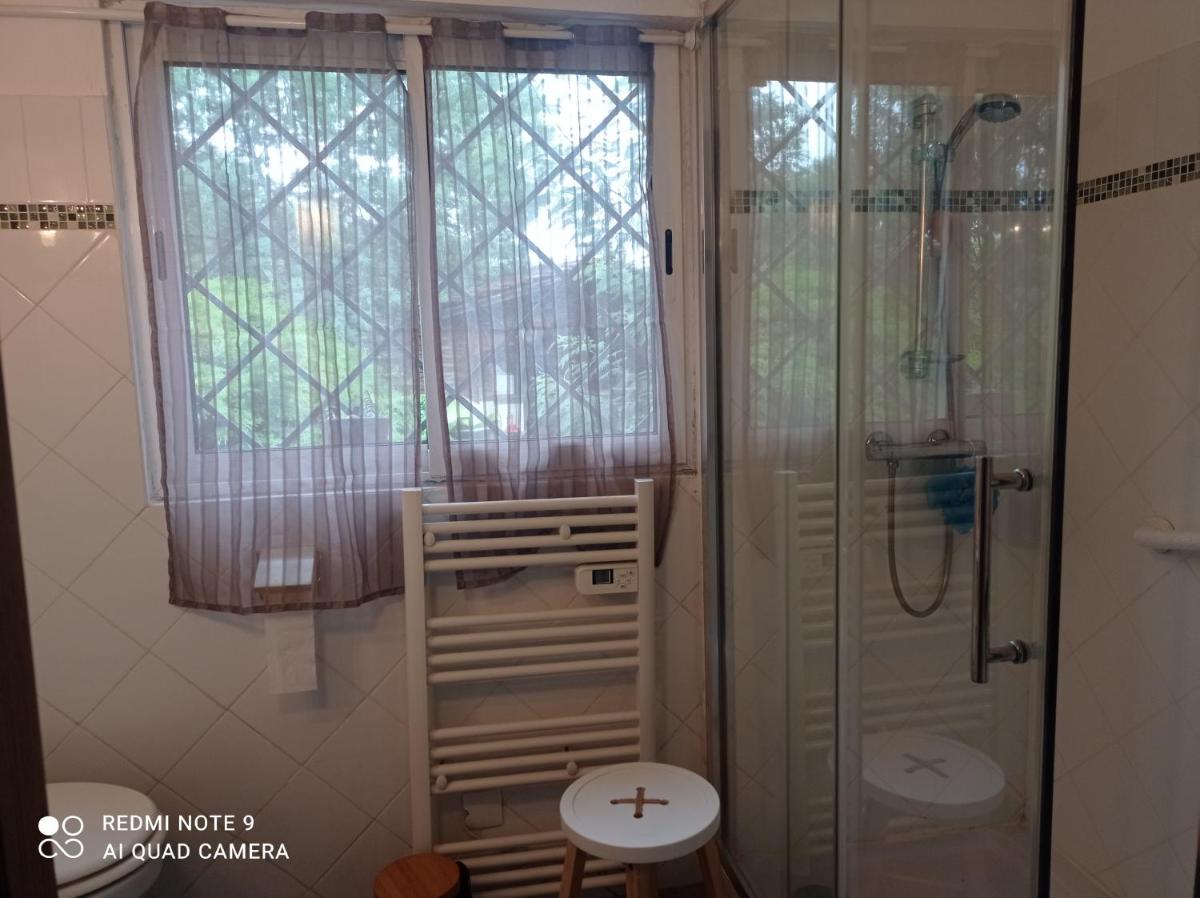 Rez-de-jardin piscine chauffée et jardin privatifs - Housity