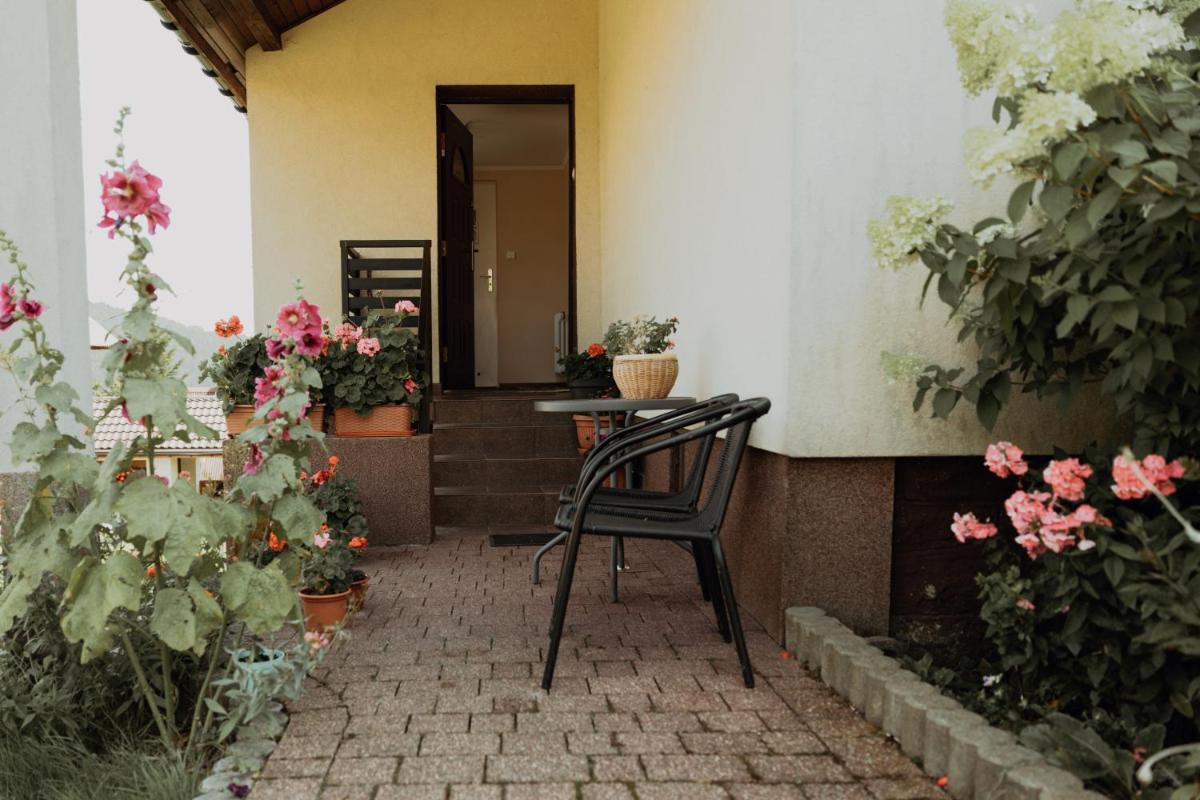 Noclegi na Wzgórzu Sopotnia Wielka - Housity