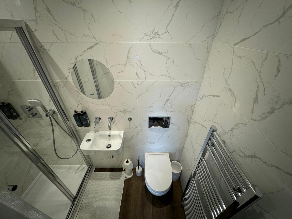Southgate Apartments-Jaquzzi Bath-Private Parking- suitable for contractors - Housity