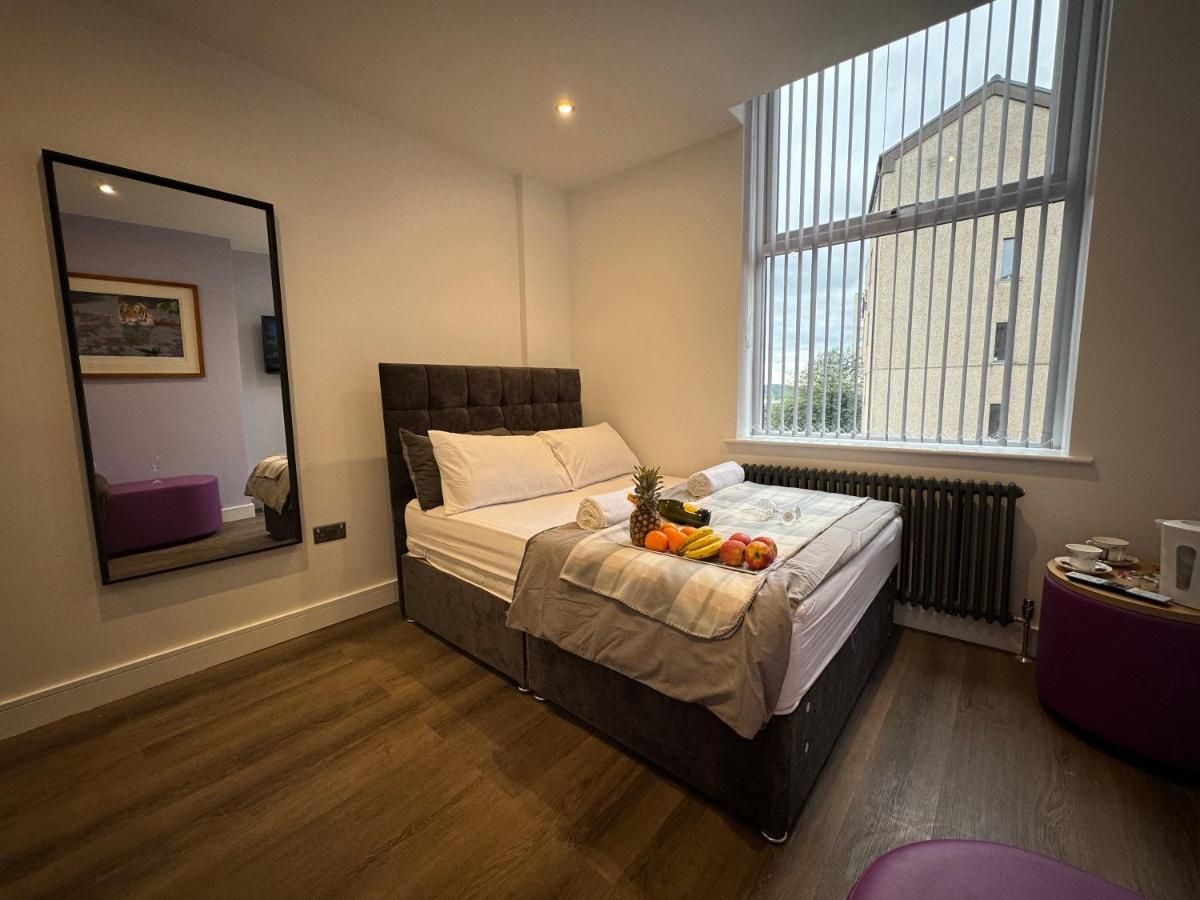 Southgate Apartments-Jaquzzi Bath-Private Parking- suitable for contractors - Housity