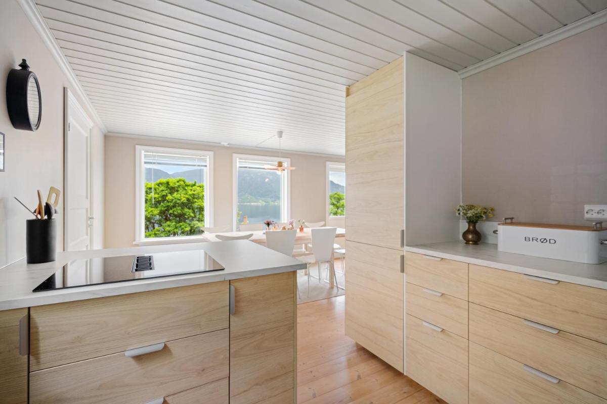 Beautiful Beach line Cabin with sauna near Pulpit Rock - Housity