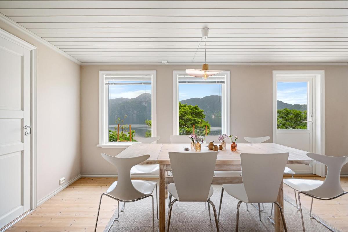 Beautiful Beach line Cabin with sauna near Pulpit Rock - Housity