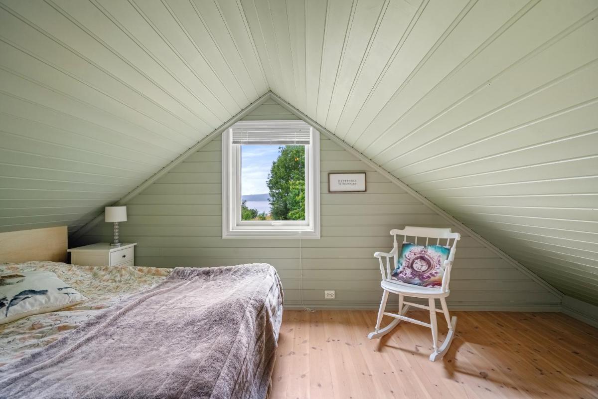 Beautiful Beach line Cabin with sauna near Pulpit Rock - Housity