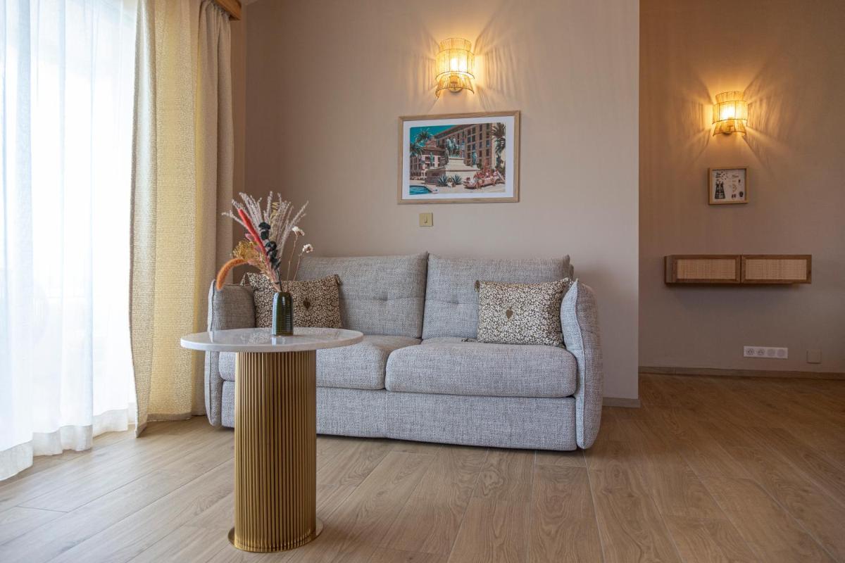 Coin salon dans l'établissement Hotel Riva Beach
