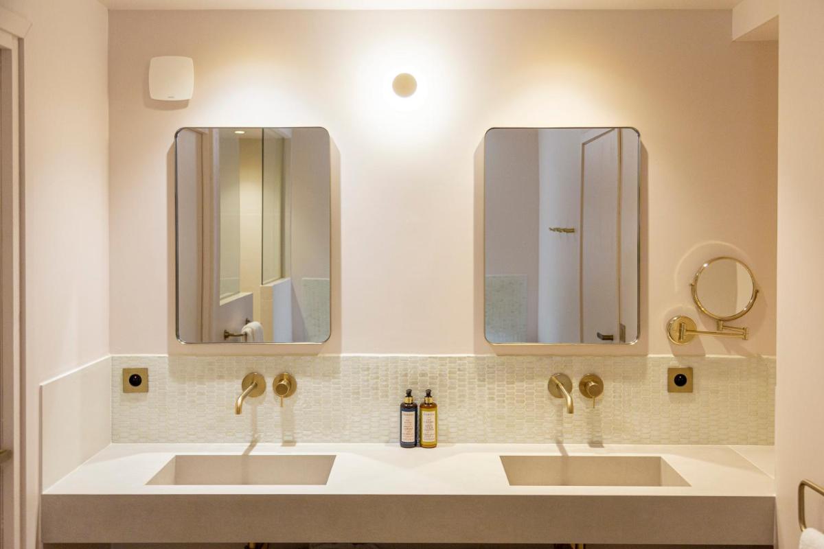 Salle de bains dans l'établissement Hotel Riva Beach