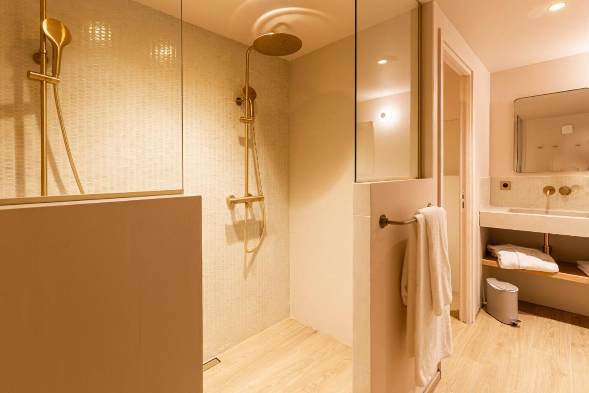 Salle de bains dans l'établissement Hotel Riva Beach