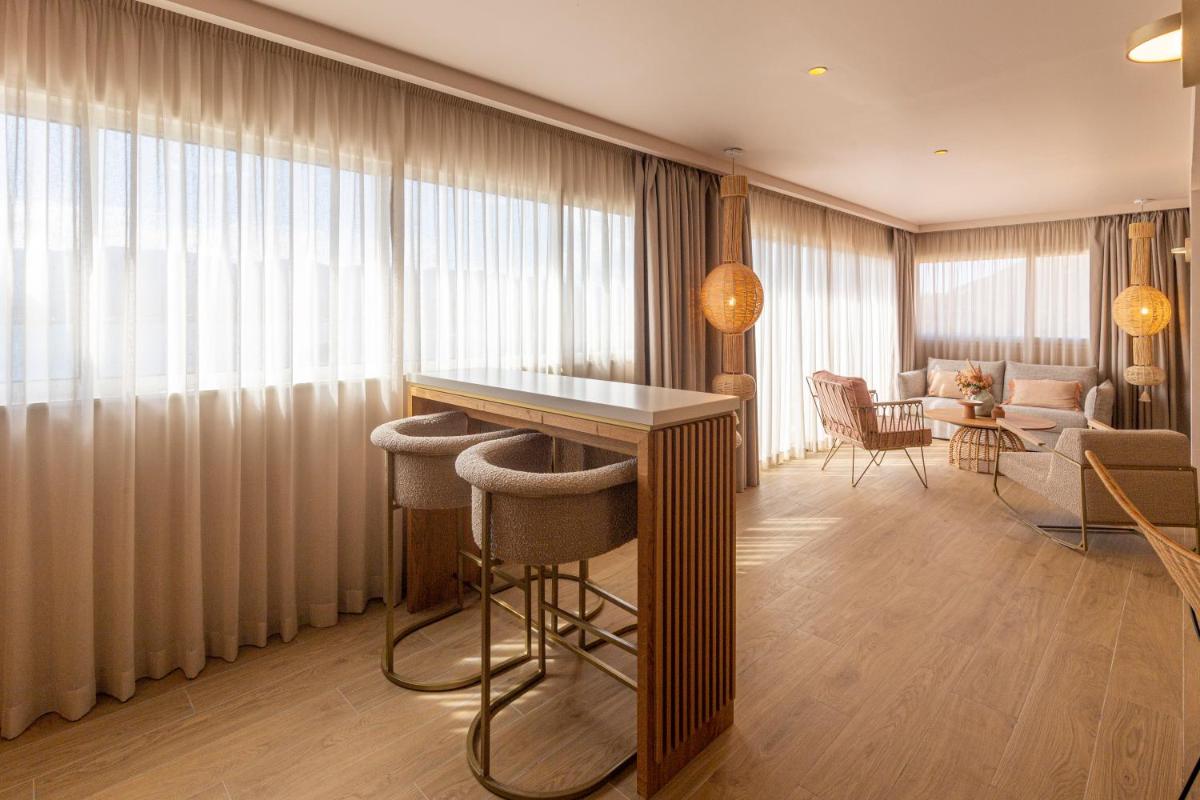 Coin salon dans l'établissement Hotel Riva Beach
