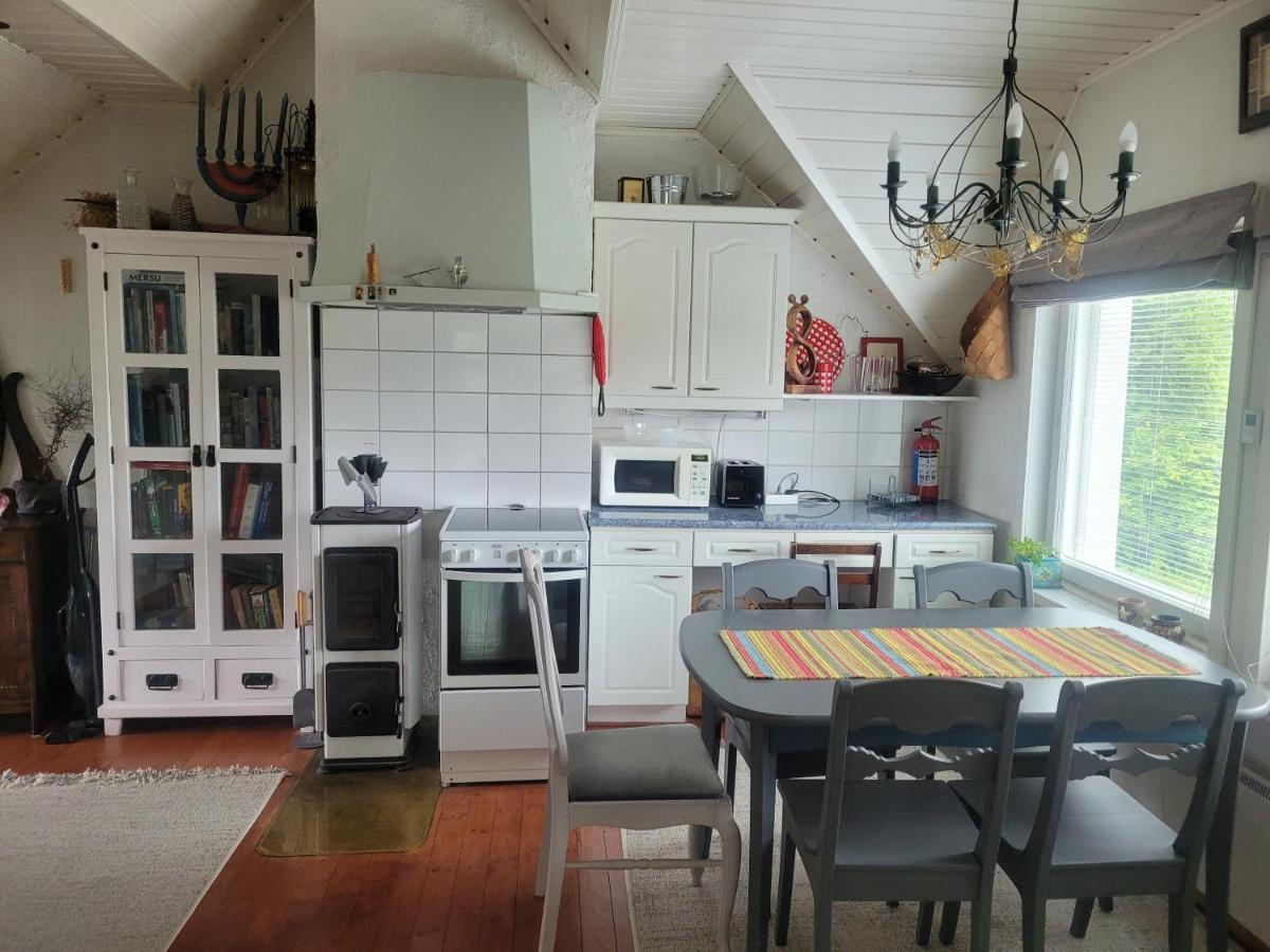 Guesthouse Onnia, kattohuoneisto Siurossa - Housity