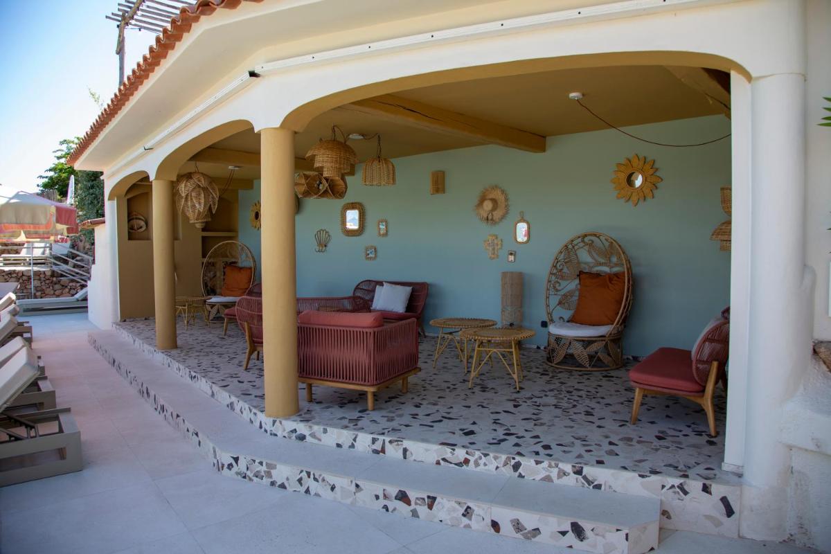 Coin salon dans l'établissement Hotel Riva Beach