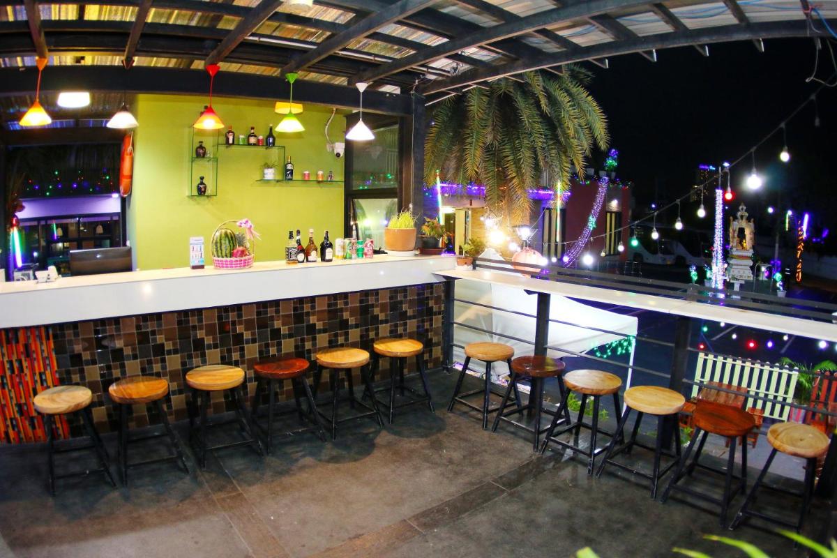 Arthitaya Green Nature Hotel & Lakkhana Poolside Resort - Housity