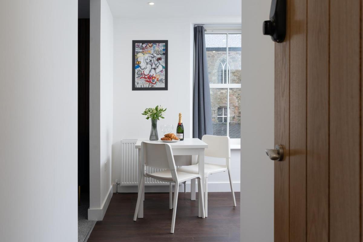 Room 3 Hotel style Double bedroom in Marazion - Housity