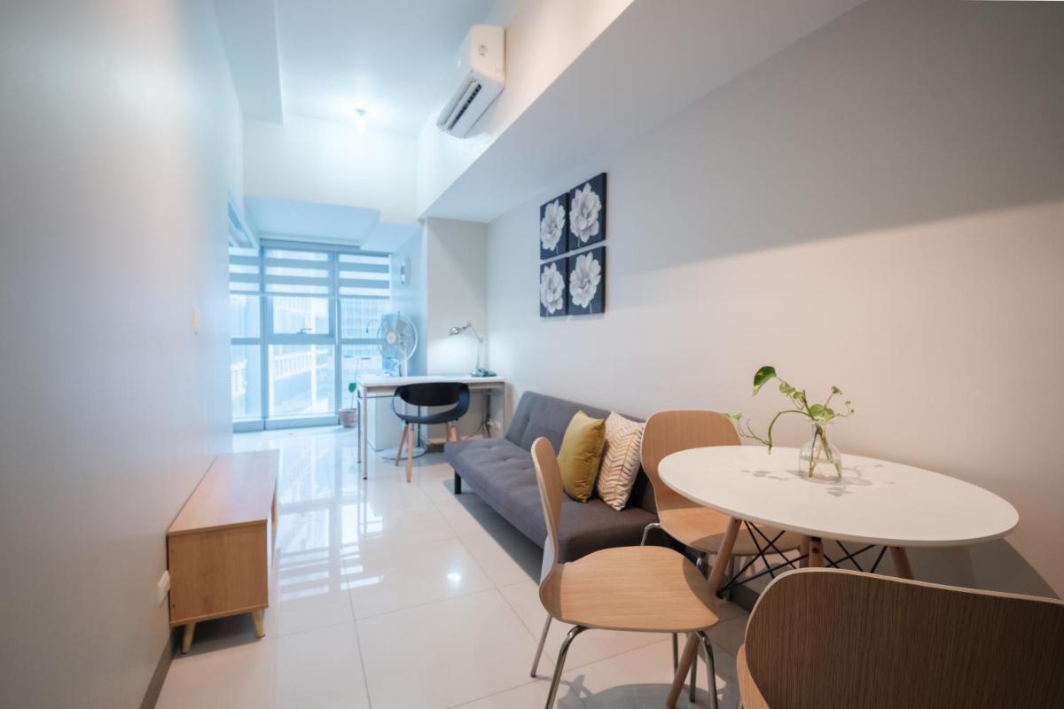 Uptown BGC Luxury 1br Suite with Fast Wifi - Housity