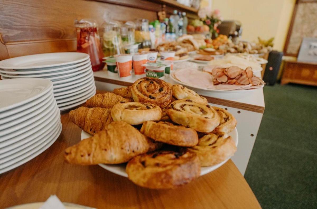 Hotel Kotva - Housity