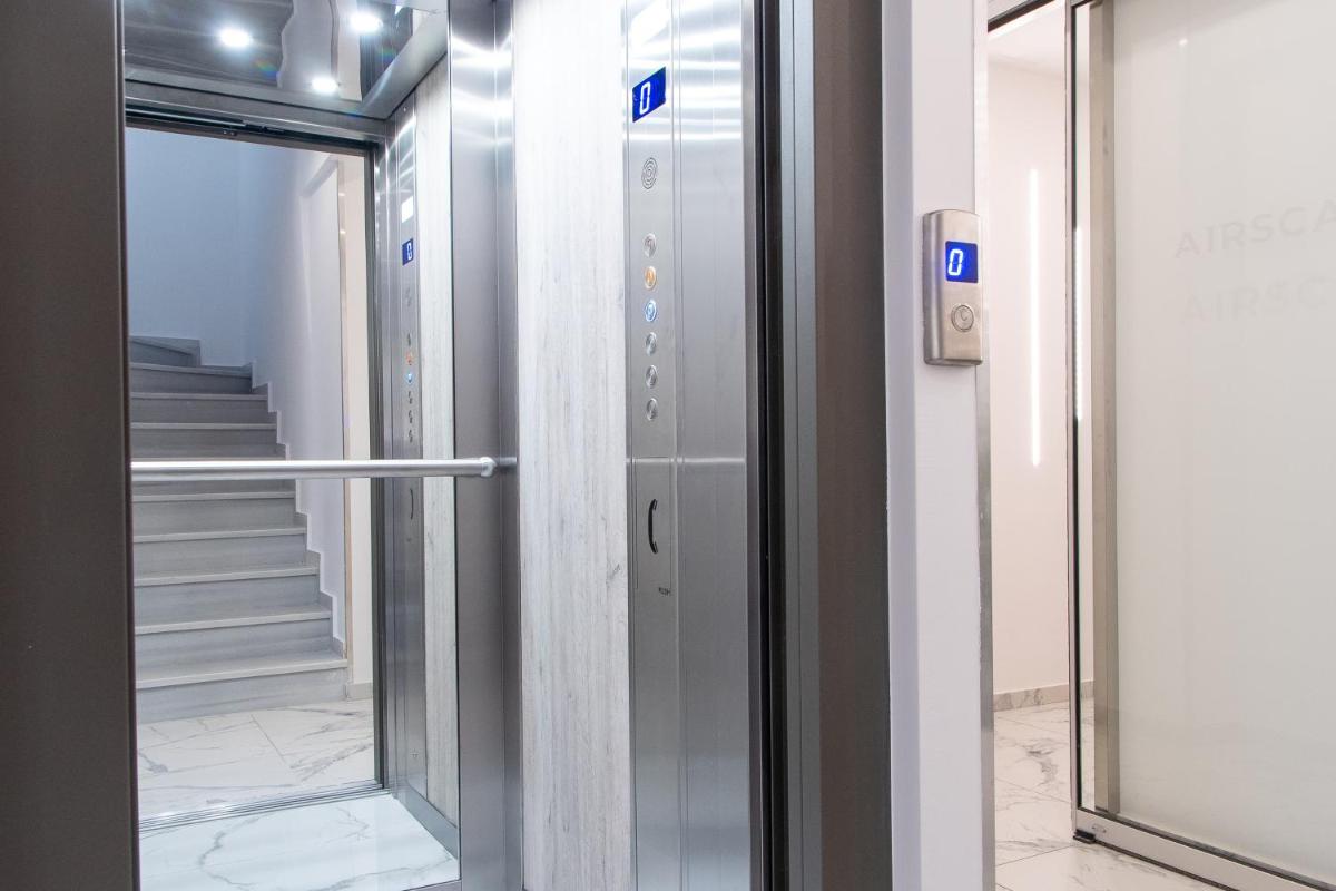 Airscape Hotel Free Shuttle From Athen's Airport - Housity