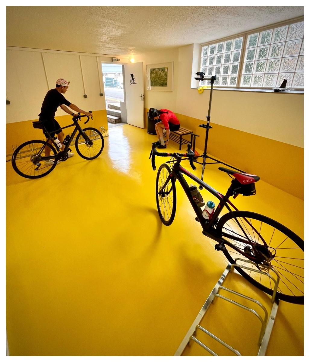 Vélo sur le terrain de l'établissement Hôtel-Résidence Le Lys ou dans les environs