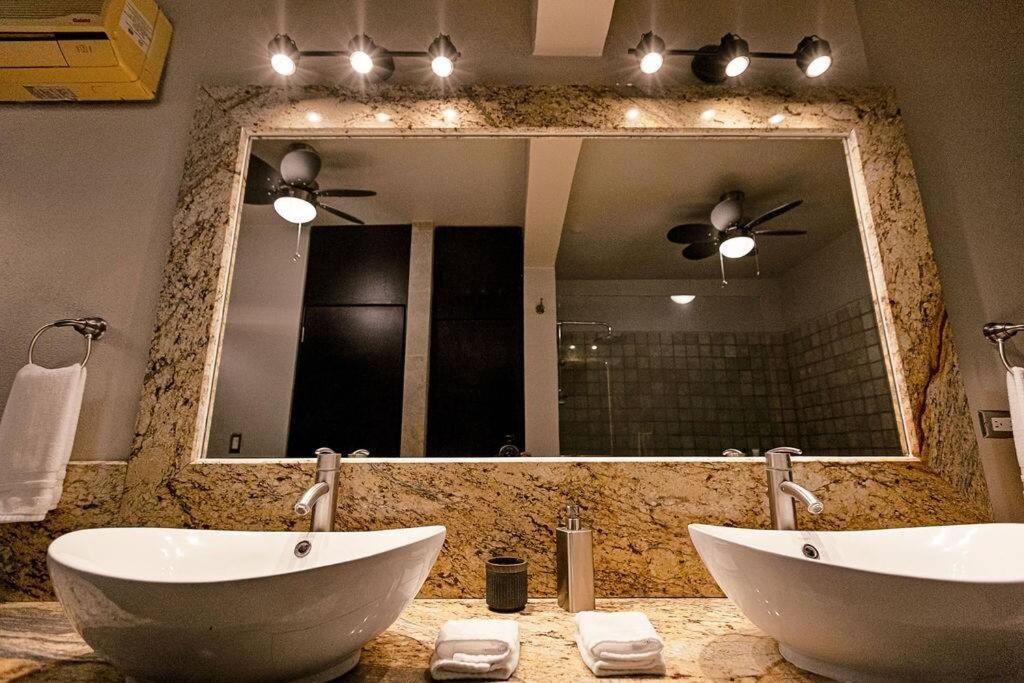 Luxury Ocean View Villa - Housity