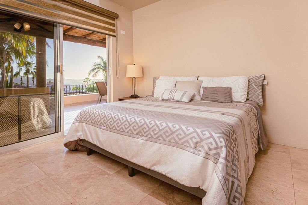 Luxury Ocean View Villa - Housity