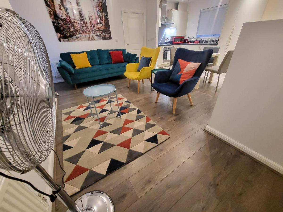 Garland Modern Apartment, Dartford 1 with Parking - Housity