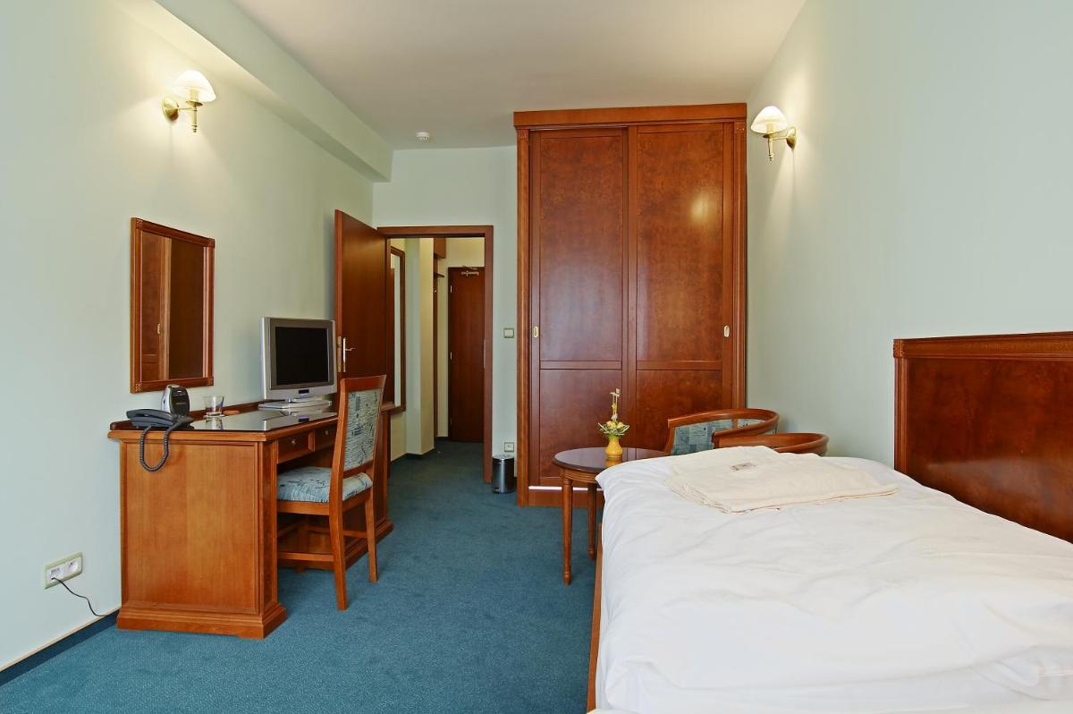 Kúpele Brusno - LD Poľana - Housity
