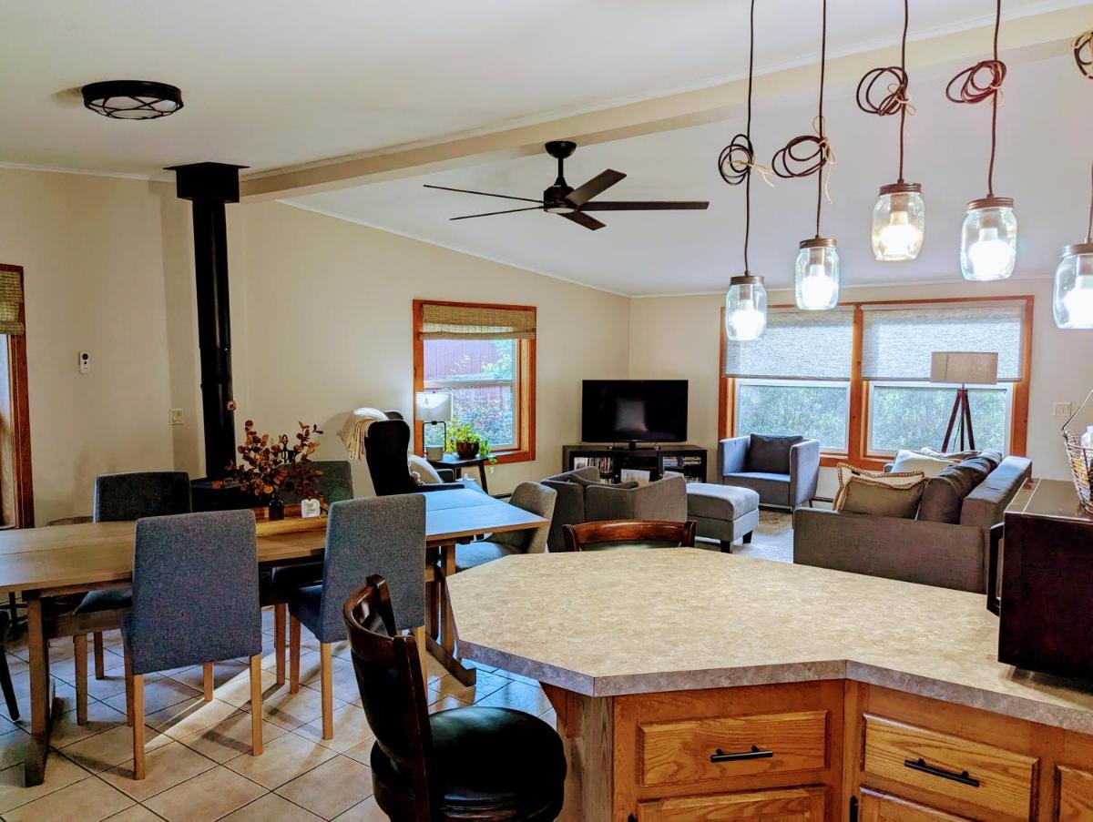 The Cottage at Journey Inn - Housity
