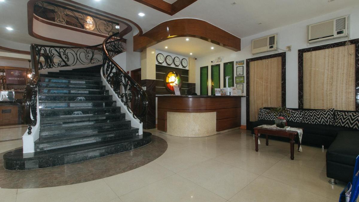 RedDoorz at Nick Hotel Isabela - Housity
