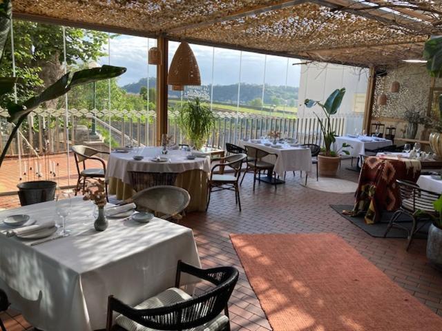 Un restaurante o sitio para comer en La Piconera Hotel & Spa