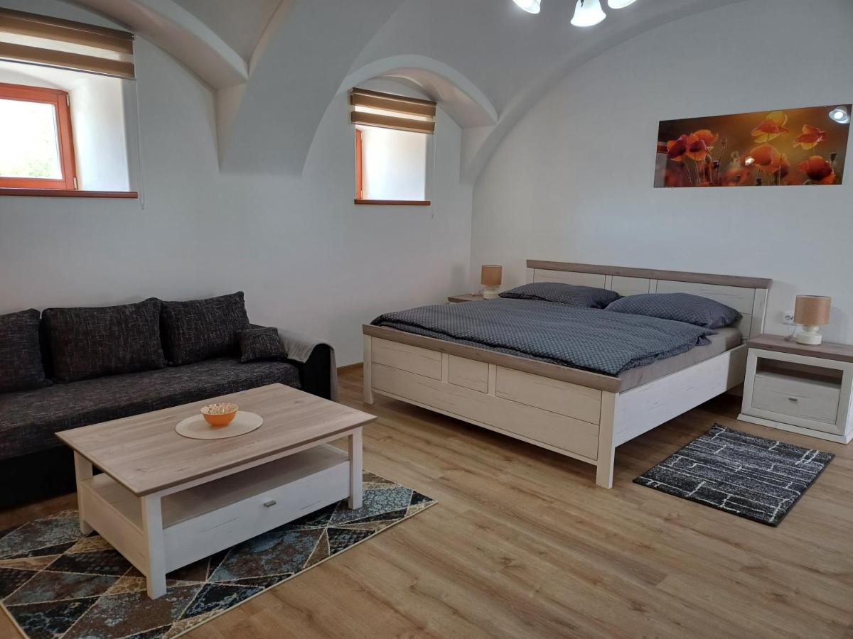 Martinův dvůr - Housity