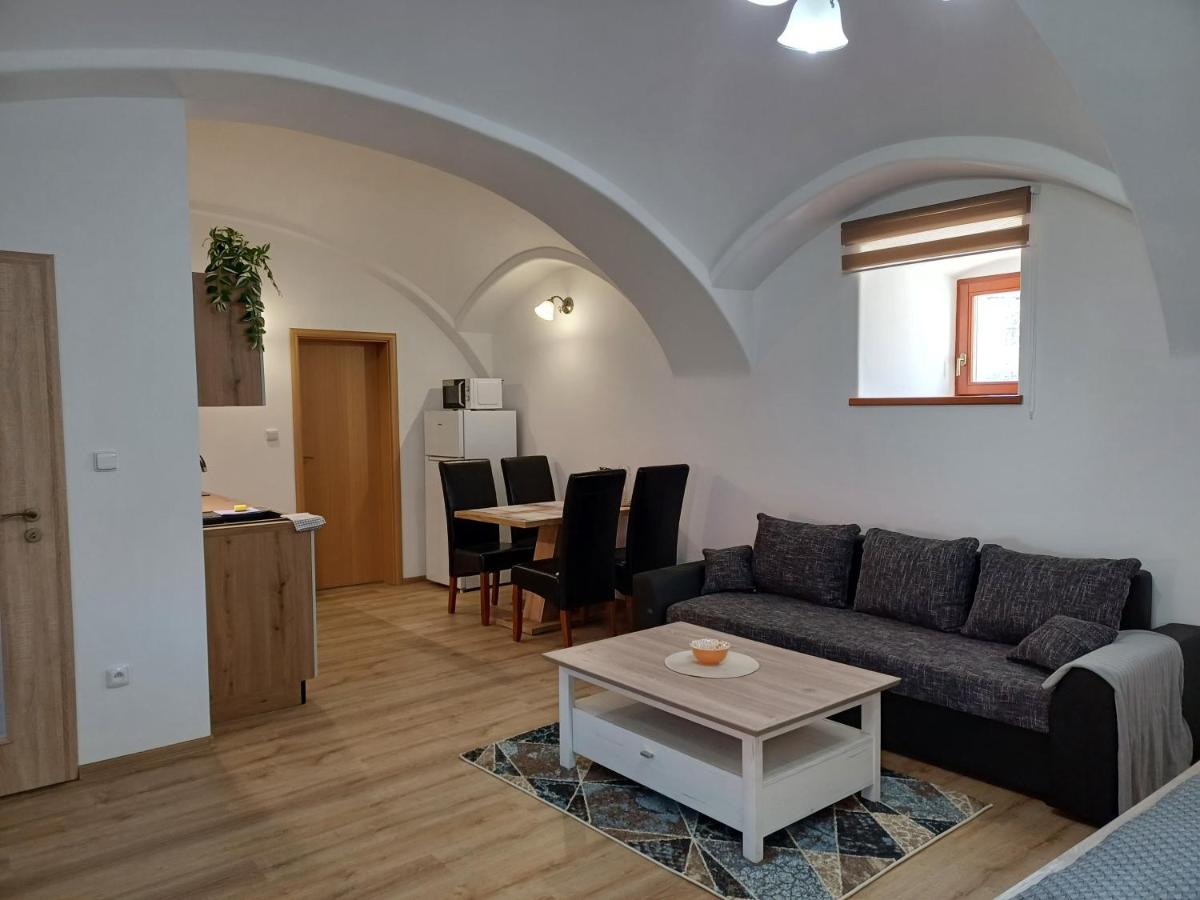 Martinův dvůr - Housity