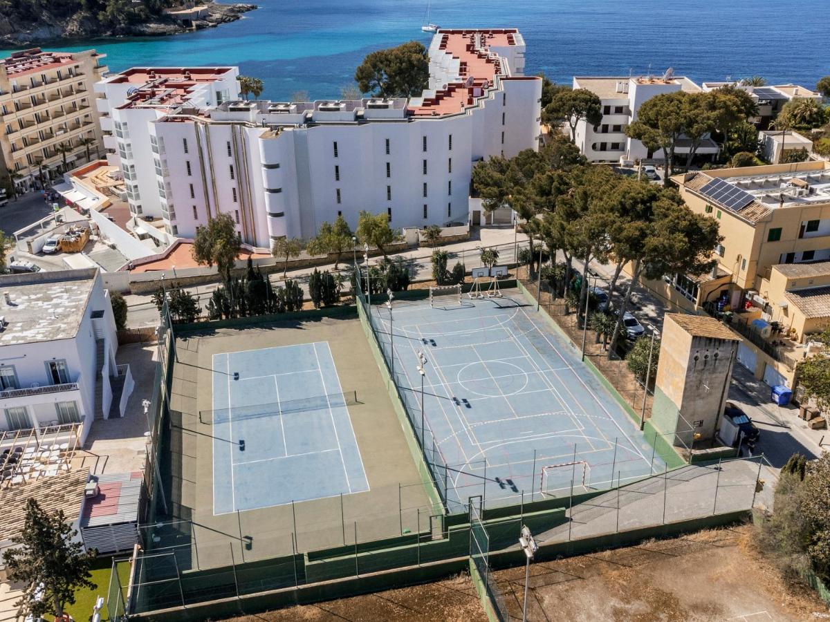 Instalaciones para jugar a tenis o squash en Alua Gran Camp de Mar o alrededores