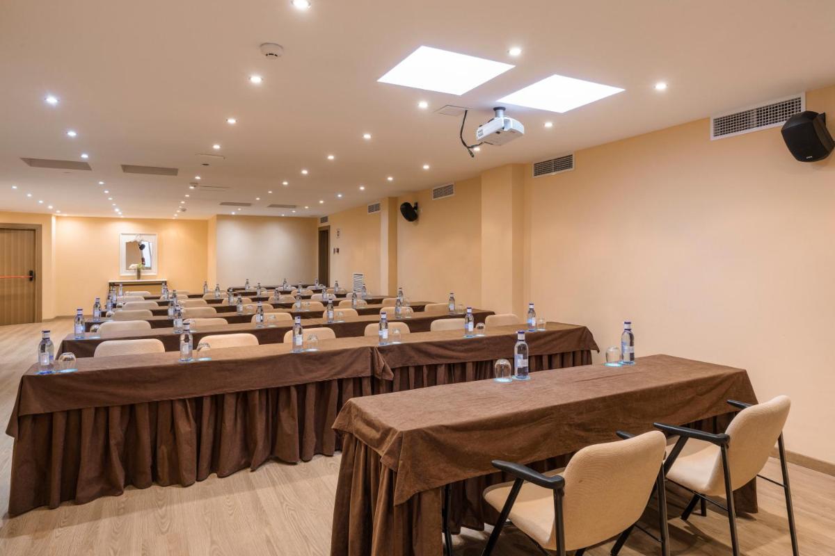 Zona business o sala de conferencias en Alua Gran Camp de Mar