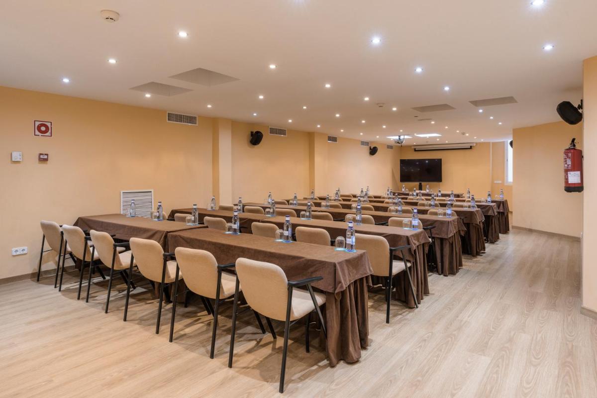 Zona business o sala de conferencias en Alua Gran Camp de Mar