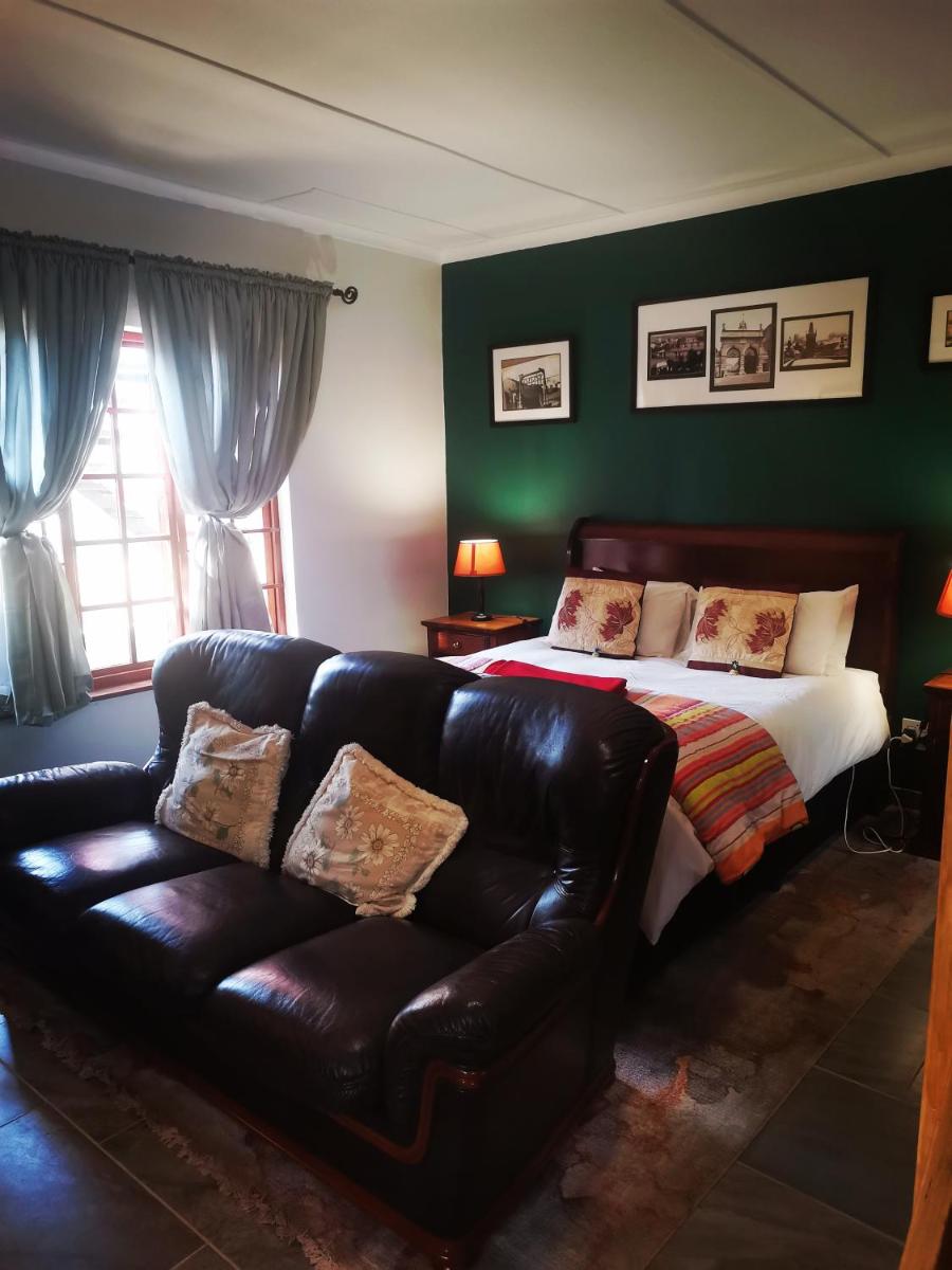 Thatchings Bed and Breakfast - Housity