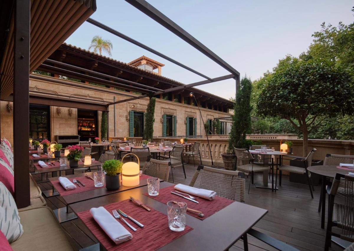 Un restaurante o sitio para comer en Hotel Can Alomar