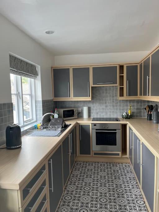 Artizana Suite - Luxury Village Location and Parking - Housity