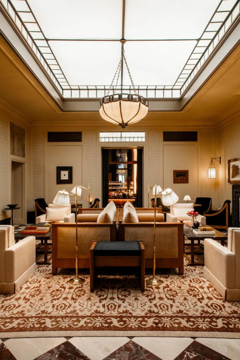Coin salon dans l'établissement Hôtel Balzac Paris & Spa Ikoï