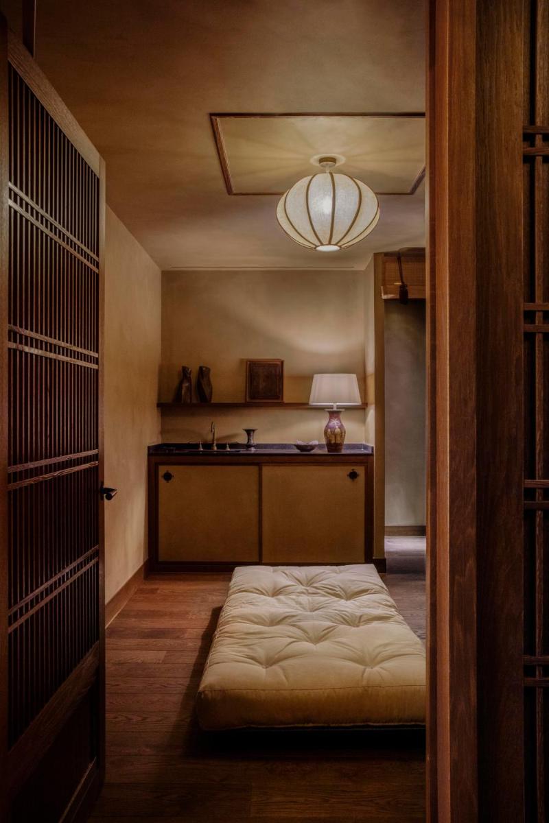 Un ou plusieurs lits dans un hébergement de l'établissement Hôtel Balzac Paris & Spa Ikoï