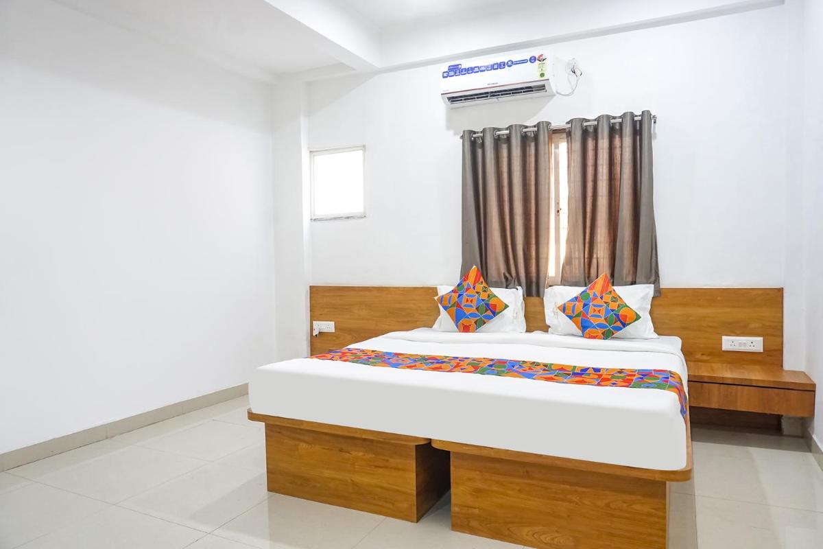 FabHotel White House Inn - Housity