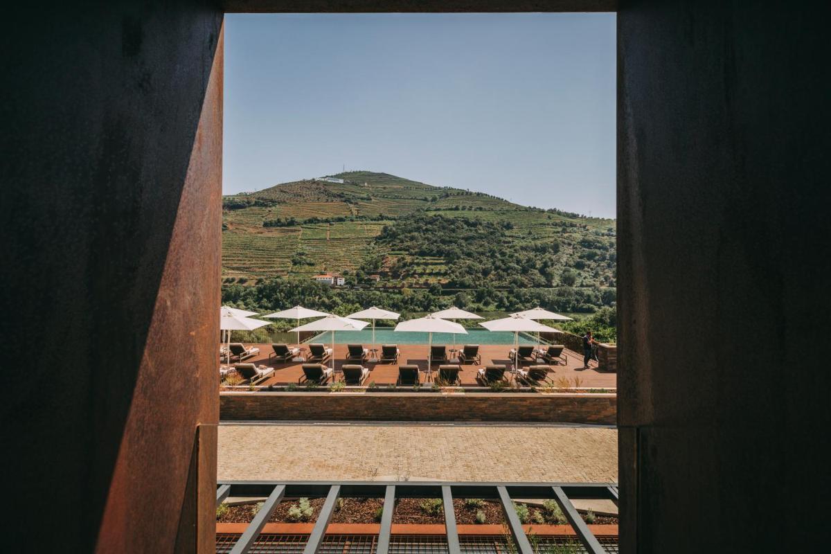 Uma vista geral da montanha ou uma vista da montanha a partir do hotel