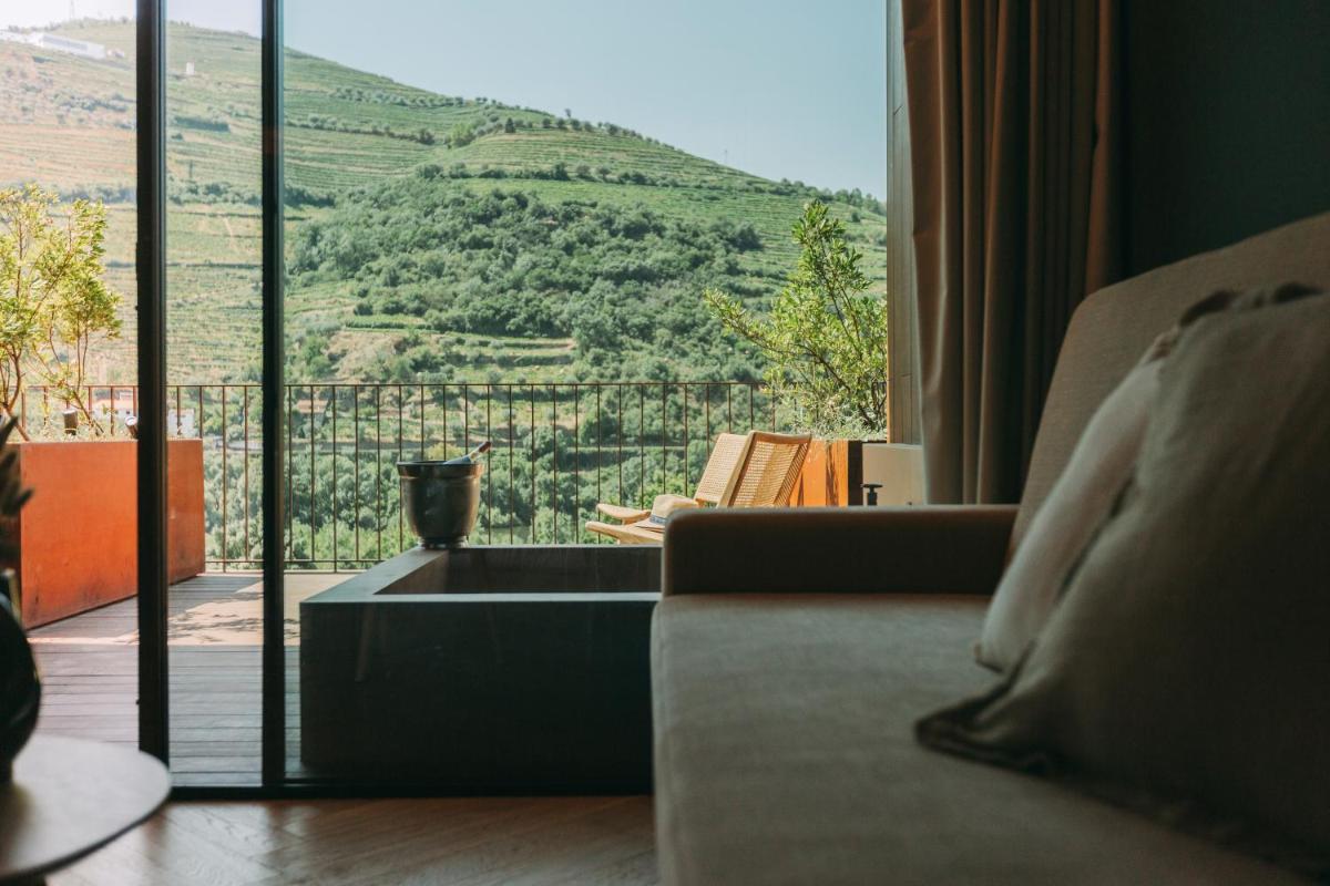 Uma vista geral da montanha ou uma vista da montanha a partir do hotel