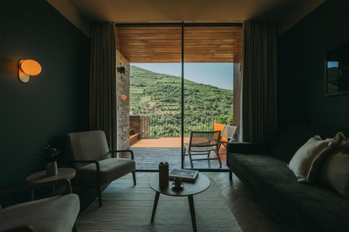 Uma vista geral da montanha ou uma vista da montanha a partir do hotel