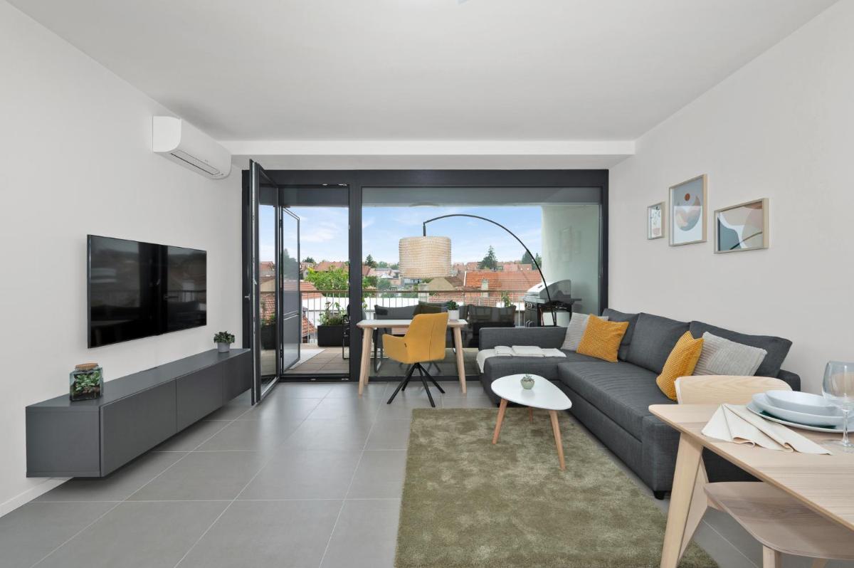Fully equipped Apartments with Terraces, Free garage parking, Netflix & AC - by Apartmány Šlapanice cz - Housity