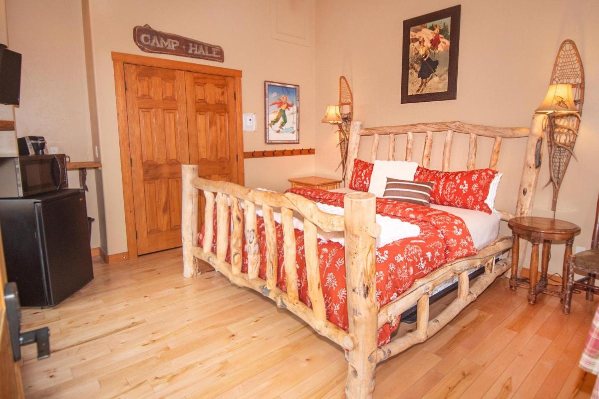 EML 6 Hidey-Hole Cabin - Housity