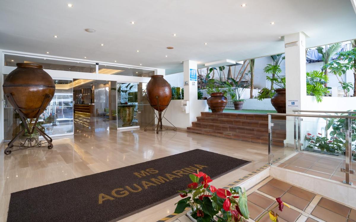 El vestíbulo o zona de recepción de MS Aguamarina Costa del Sol