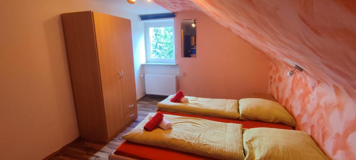 Alb Rooms - Einfache, gepflegte Zimmer auf der Schwäbischen Alb - Housity