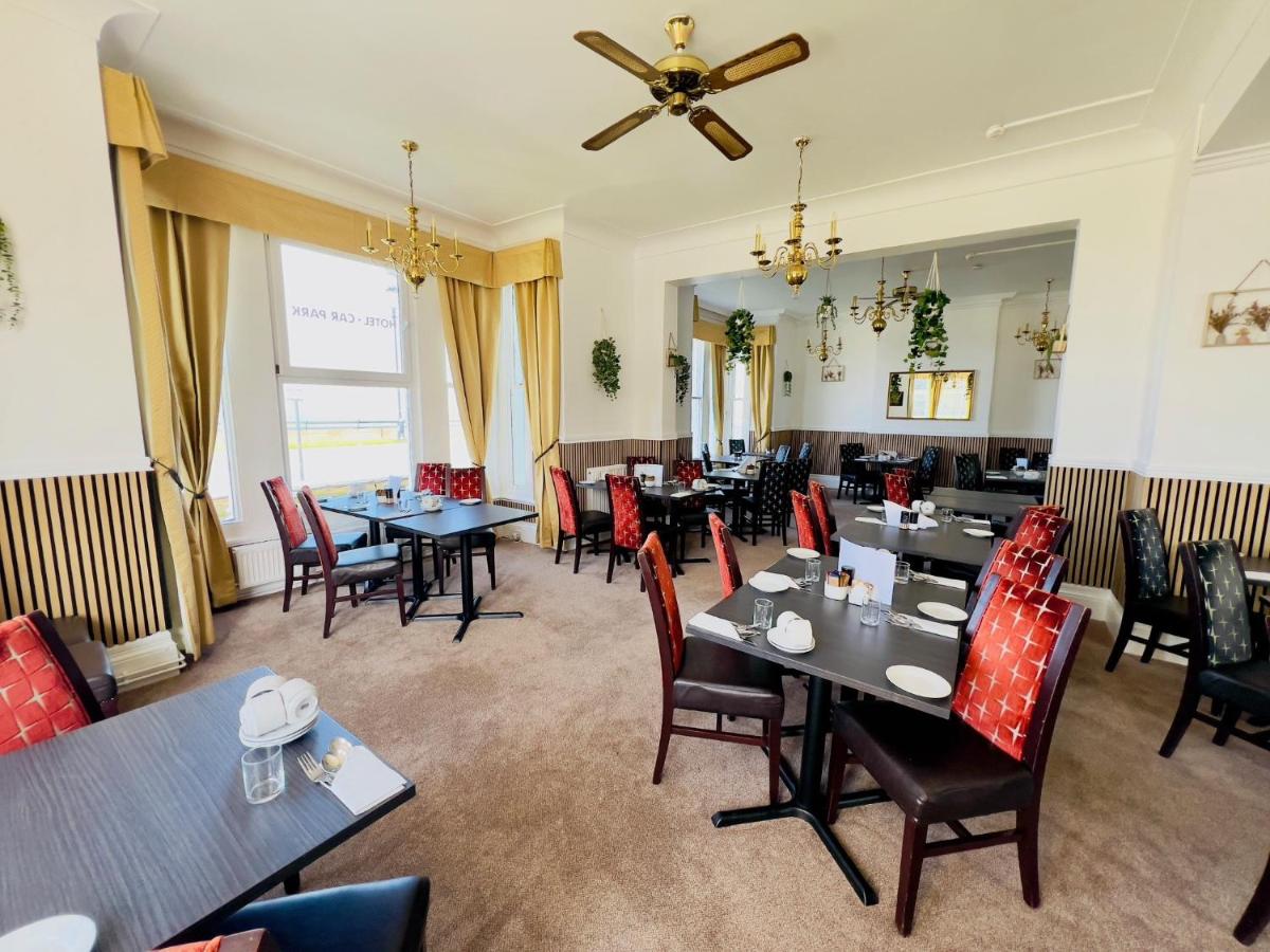 Four Oaks Hotel - Housity