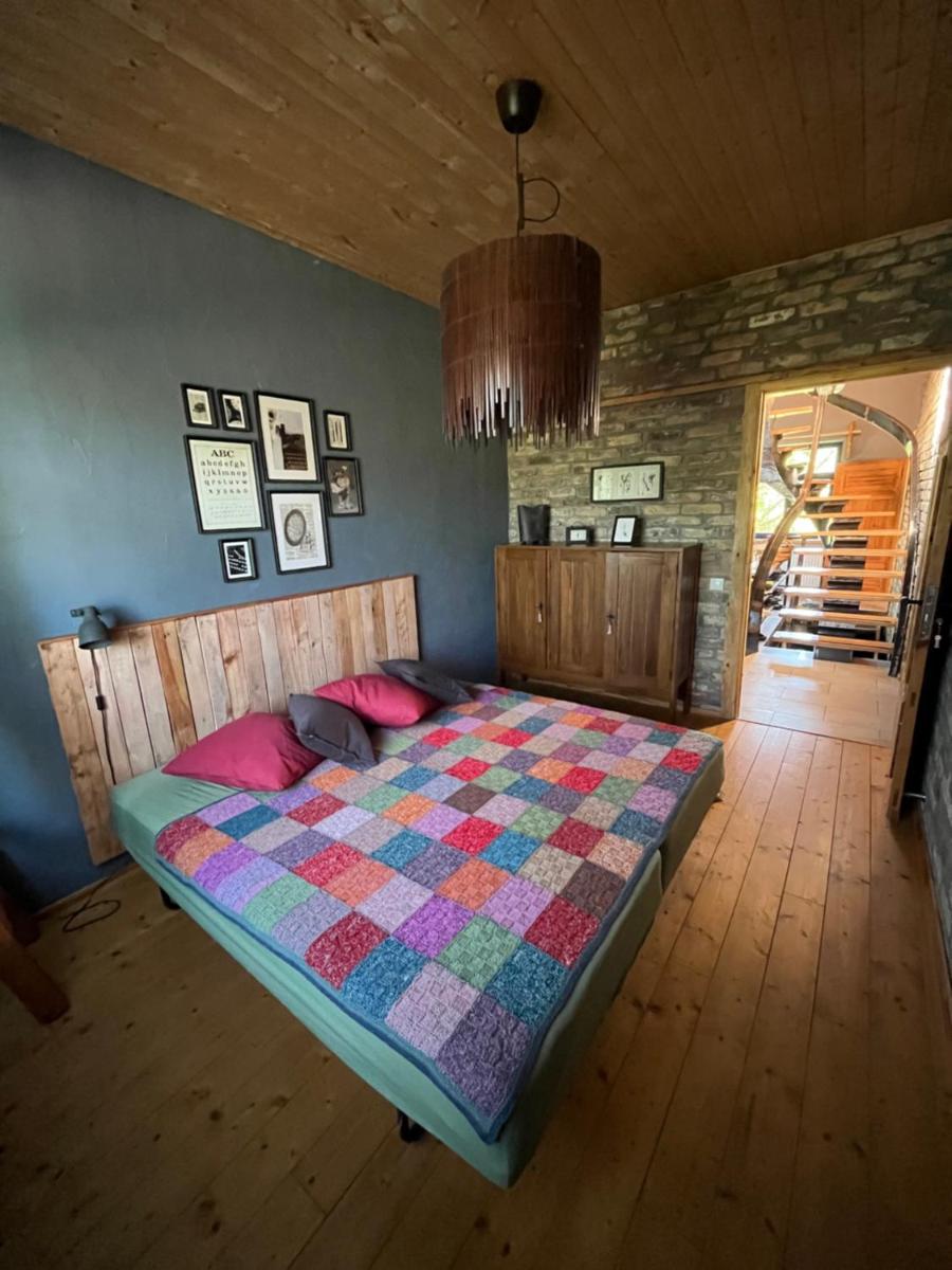 Ugunu Dambji - Housity