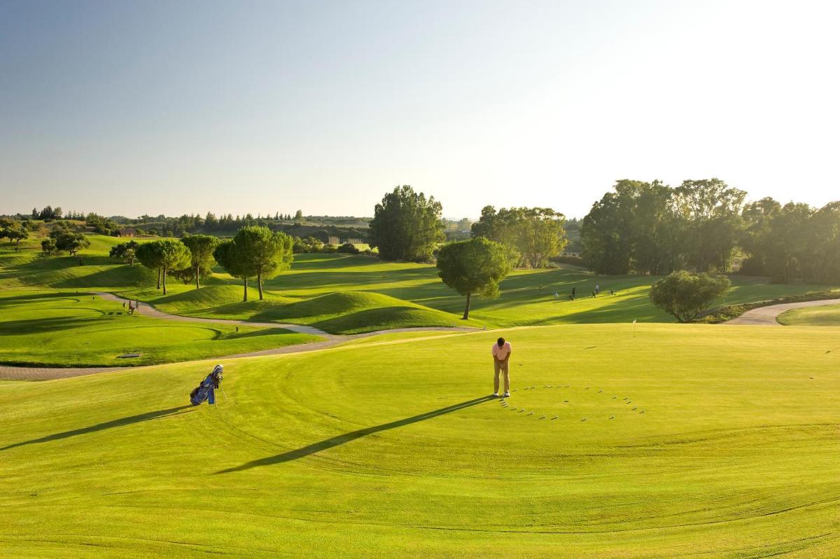 Instalaciones para jugar al golf en el hotel o alrededores