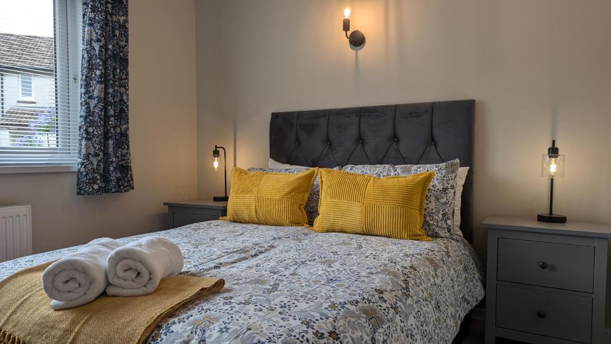 Chy Lowen Private rooms with kitchen, dining room and garden access close to Eden Project & beaches - Housity